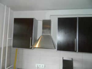 Установка вытяжки на кухне в Пензе
