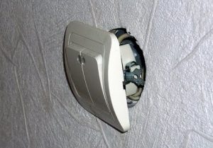 Замена выключателя света в квартире в Пензе